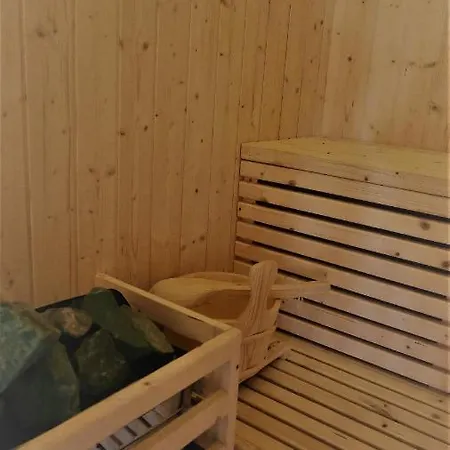 Il Tiglio Jacuzzi&sauna Bed and Breakfast Λούκα