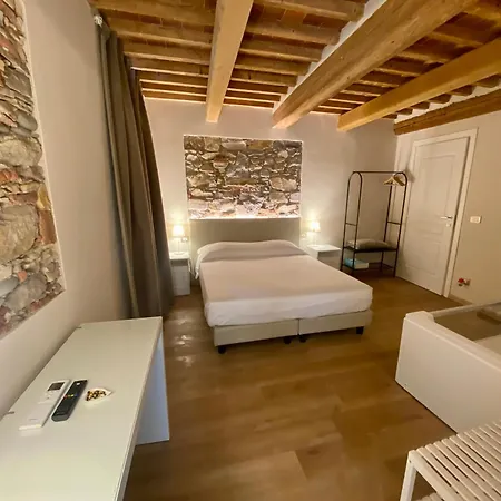 Il Tiglio Jacuzzi&sauna Bed and Breakfast Λούκα