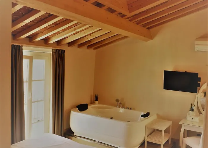 Couette-café Il Tiglio Jacuzzi&sauna