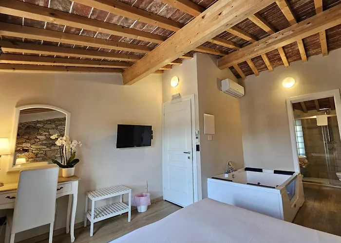 Il Tiglio Jacuzzi&sauna * Lucques