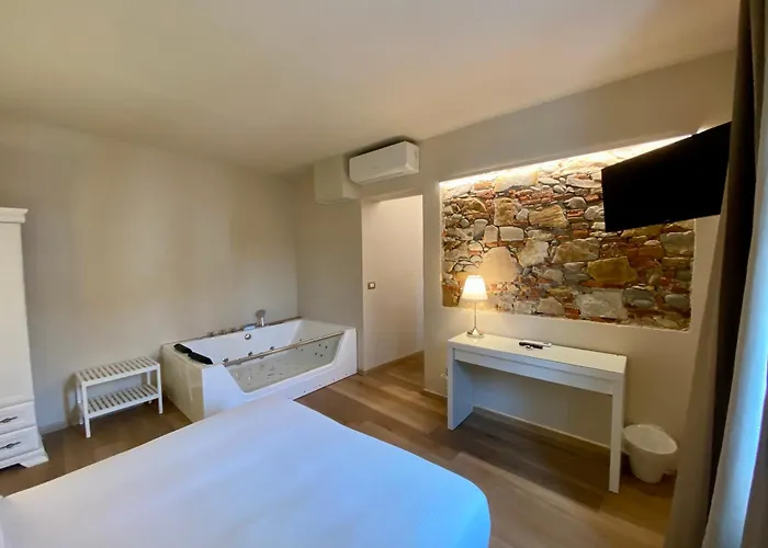 Couette-café Il Tiglio Jacuzzi&sauna