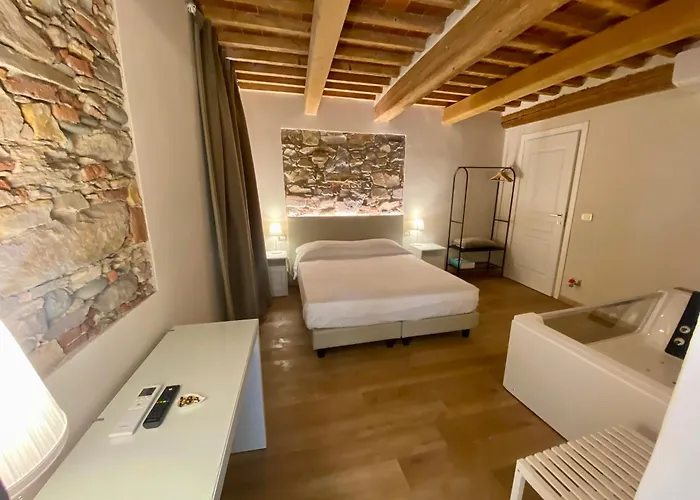 Il Tiglio Jacuzzi&sauna Couette-café Lucques