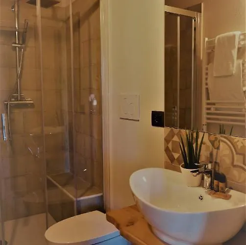 Il Tiglio Jacuzzi&sauna Couette-café *